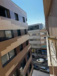 vista de uma rua da cidade a partir de um edifício em Sindi's Daily Apartment em Durrës