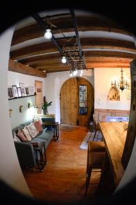 a living room with a couch and a table at Chaud'Vin in Kaysersberg