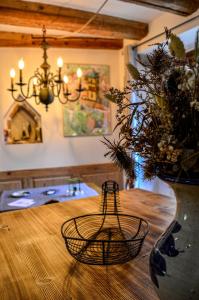 a dining room table with a basket on top of it at Chaud'Vin in Kaysersberg