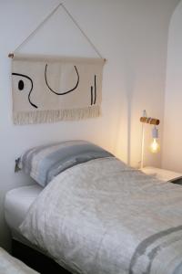 a bedroom with a bed with a face on the wall at Appartement - Duplex 3 CH - 5 pers avec piscine intérieure privative Namur en pleine nature in Floreffe