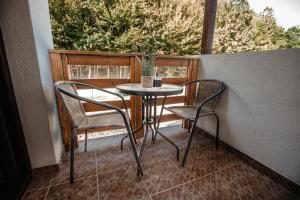 Un balcon sau o terasă la Pensiunea Cristina