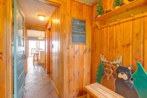 Gallery image of Kalkaska Retreat Private Hot Tub, Dock, Fireplace in Kalkaska