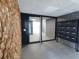 Fotografie z fotogalerie ubytování Proche Nancy centre, à quelques pas des Thermes et du campus ARTEM, appartement calme avec parking gratuit v destinaci Nancy