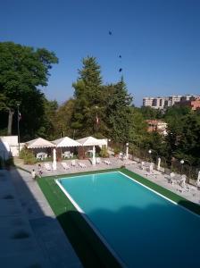 Piscina de la sau aproape de Hotel Du Parc