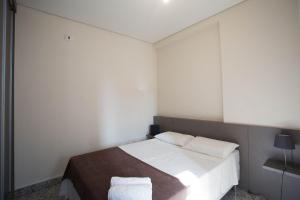 a bedroom with a bed with two white pillows at Locking Lourdes in Belo Horizonte