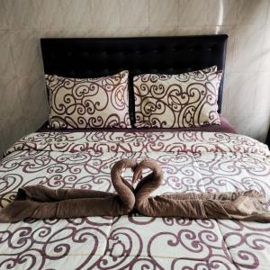 Letto o letti in una camera di Santhi Graha by NauliTabitha