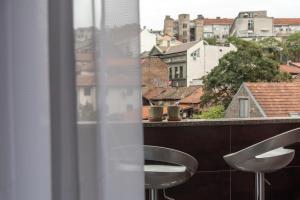 balcón con vistas a una ciudad con edificios en Balkan dream **** en Belgrado