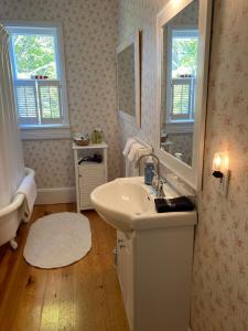 a bathroom with a sink and a mirror at Mecklenburgh Inn in Chester