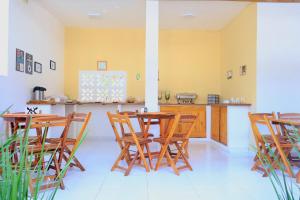 a dining room with a table and chairs at Chales Maria Flor in São Miguel do Gostoso