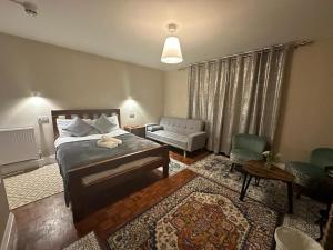 Katil atau katil-katil dalam bilik di Inn By The Sea, Portsmouth - EN SUITE Rooms with or without Sea View