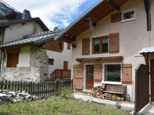 Здание шале