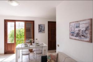 A seating area at Casa Mattarella Még 37 kép