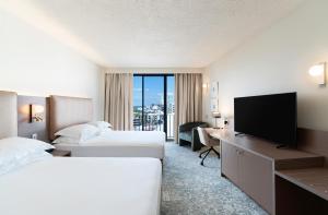 Televizorius ir (arba) pramogų centras apgyvendinimo įstaigoje Hilton Garden Inn Darwin