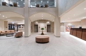 The lobby or reception area at Hilton Garden Inn Darwin