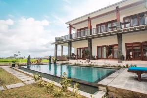 Bazén v ubytování Villa Popolan and Guest House nebo v jeho okolí