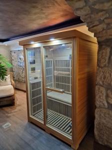 Postel nebo postele na pokoji v ubytování Villa Natura with swimming pool, jacuzzi and sauna