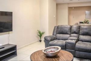 Imagem da galeria de Unique 2 Bedroom Apartment in Center of Ajman em Ajman