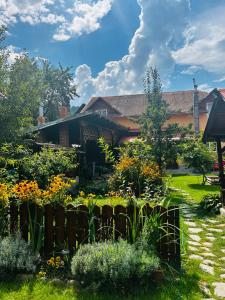 a garden with flowers in front of a house at La Teo in Măru