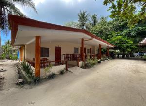 a small house on the side of the road at Beach Placid Resort powered by Cocotel in Ocoy