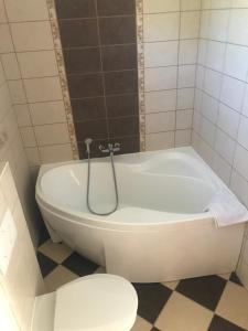 Een badkamer bij Döröcske Vendégház