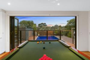 Biliardo stalas apgyvendinimo įstaigoje Luxury Mount Martha Hideaway with Pool and Spa
