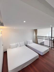 two beds in a room with a balcony at TheDot 903 @ A’Famosa Villa NEW VILLA in Kampong Alor Gajah