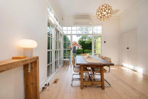 Gallery image of Timeless Gem in Malvern East in Carnegie