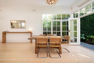 Gallery image of Timeless Gem in Malvern East in Carnegie