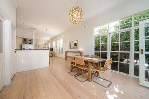 Gallery image of Timeless Gem in Malvern East in Carnegie