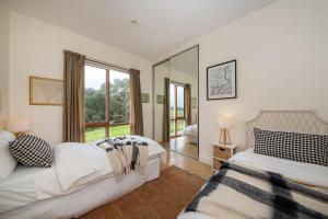 Ένα ή περισσότερα κρεβάτια σε δωμάτιο στο Shoreham Homestead Walk to Vineyards