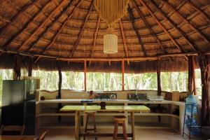 Nhà hàng/khu ăn uống khác tại Room in Lodge - Ecolush Couple Mayan Dome cenote Bikes