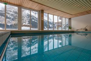 Bazén v ubytování Sunstar Hotel & SPA Grindelwald nebo v jeho okolí
