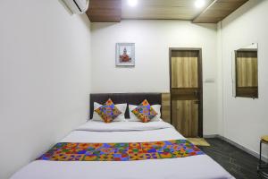 a bedroom with a bed in a room at FabHotel Vedanta Inn in Nagpur