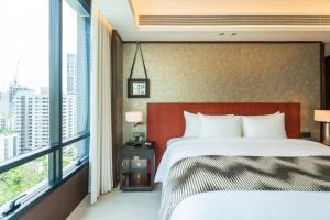 SILQ Hotel & Residence客房内的一张或多张床位