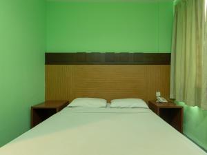 Postel nebo postele na pokoji v ubytování Royal Hotel