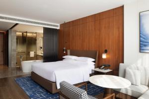 Postel nebo postele na pokoji v ubytování Sheraton Xuzhou