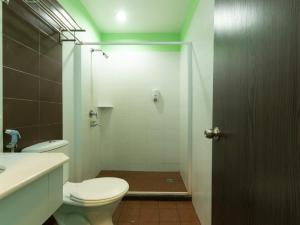 Koupelna v ubytování Royal Hotel