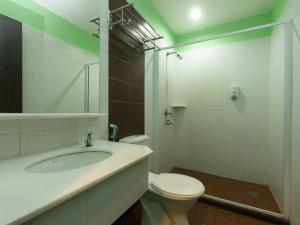 Koupelna v ubytování Royal Hotel