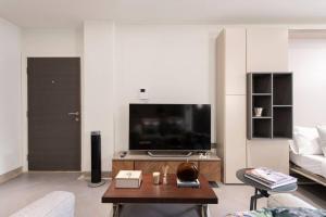 a living room with a large flat screen tv at Central Reading Designer Studio in Reading