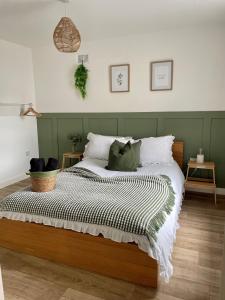 a bedroom with a bed with white and green at Central, Chic Apartment in Bournemouth