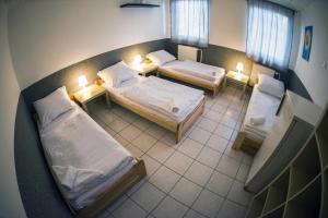 Postel nebo postele na pokoji v ubytování Hostel Seven