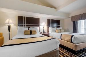 Postel nebo postele na pokoji v ubytování Best Western PLUS Rockwall Inn & Suites