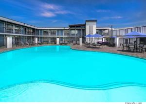 a large swimming pool in front of a building at Aiden by Best Western South Reno in Reno
