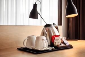 Zestaw do parzenia kawy i herbaty w obiekcie Park Inn by Radisson Krakow