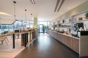 Zestaw do parzenia kawy i herbaty w obiekcie Park Inn by Radisson Krakow