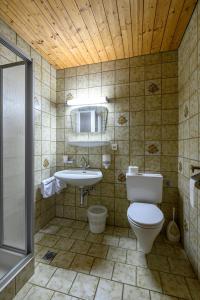 Bathroom sa Zillertalerhof