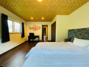 Ένα ή περισσότερα κρεβάτια σε δωμάτιο στο Niseko Hotel KIRAKU KAME 車利用にオススメ 各スキー場迄車で約15分 +40 φωτογραφίες
