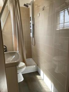 A bathroom at 100 PASSI Politeama