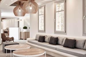 Radisson Blu Euphoria Resort, Mykonos的休息区