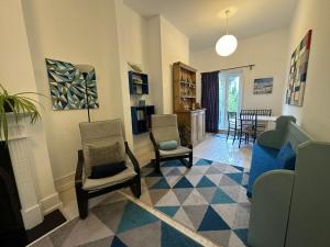 Ruang duduk di Blachington Cottage, Stunning and Central By Air Premier +6 gambar